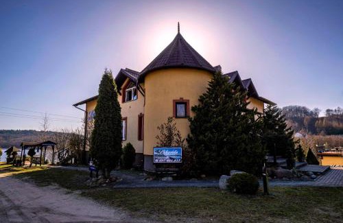 Brodnica Dolna Resort | Pensjonat nad jeziorem Lakeside