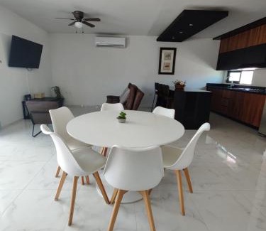 12 de Octubre Apartment | Pent-house a media cuadra del malecón, Hookipa Tower!