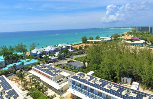 Seven Mile Beach Apartment | Penthouse 1BR/1BTH Apt /w Rooftop Pool Near Beach