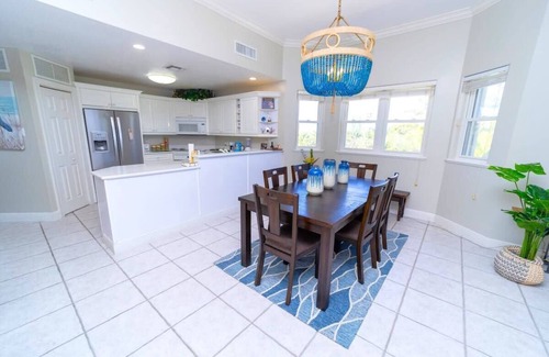 Old Man Bay Condo | Penthouse 2 Bd/Bth Beachfront Condo w/Heated Pool