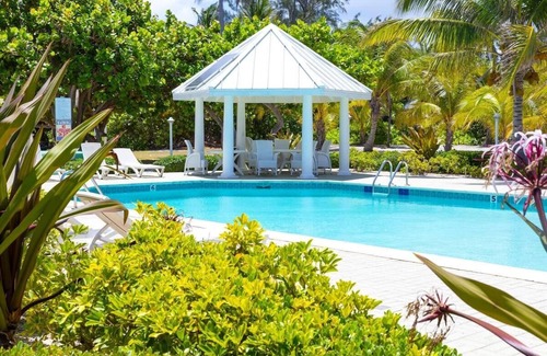 Old Man Bay Condo | Penthouse 2 Bd/Bth Beachfront Condo w/Heated Pool
