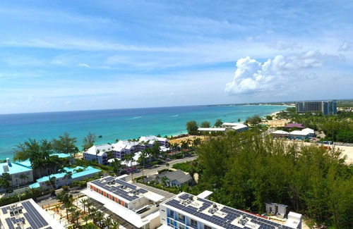 Seven Mile Beach Apartment | Penthouse 2BR/2BTH Apt/w Rooftop Pool Near Beach
