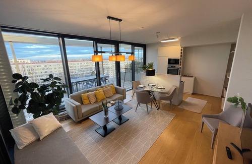 Vienna Apartment | Penthouse apartment with car parking and easy metro access/free gym available