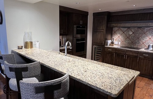 Aspen Condo | Penthouse Aspen St Regis Residence 2 bed/2.5 bath unit available prime weeks