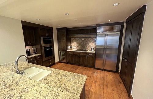 Aspen Condo | Penthouse Aspen St Regis Residence 2 bed/2.5 bath unit available prime weeks