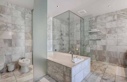 Las Vegas Condo | Penthouse at the Palm Place/Ski View of the Las Vegas strip/Jacuzzi