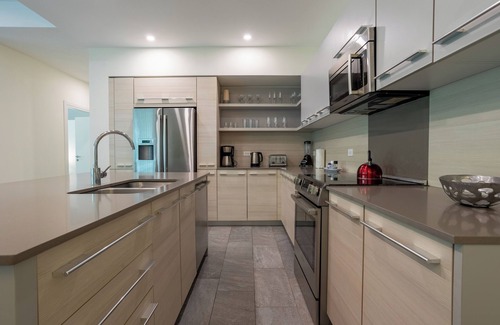 Ballena Condo | Penthouse Beachfront Condo-Safe-Sleeps 8