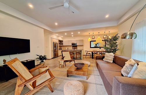 Ballena Condo | Penthouse Beachfront Condo-Safe-Sleeps 8