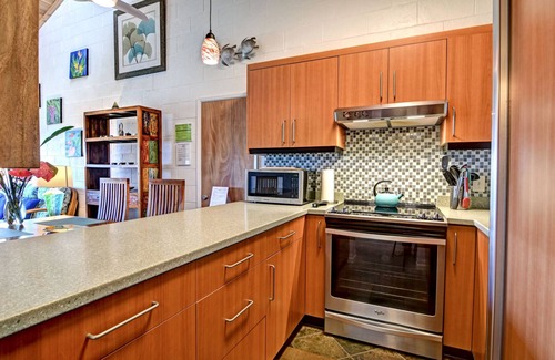 Hilo Condo | PENTHOUSE BEST VIEW Mauna Loa Shores the Ultimate Next to Beach Park