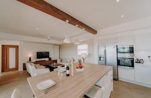Calebasses Villa | Penthouse H70 St Antoine Residence