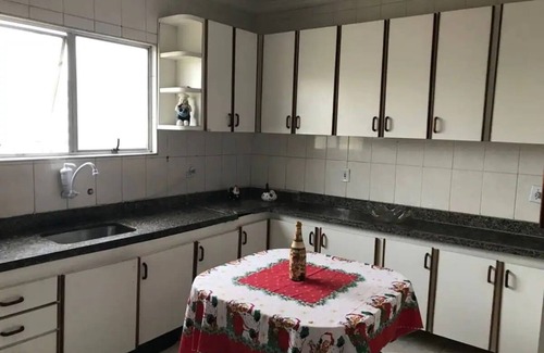 Tupi Apartment | Penthouse in Vila Tupi With barbecue, one block from the beach!