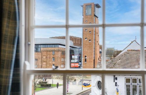 City Centre Apartment | Penthouse On Waterside With River Views, Private Parking & Secluded Hot Tub