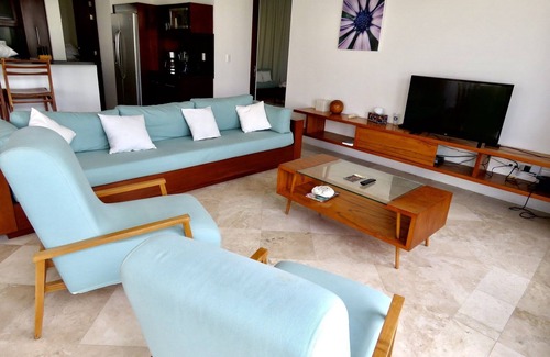 Francisco Uh May Apartment | Penthouse - Private - Pool & Heated Jacuzzi C3011