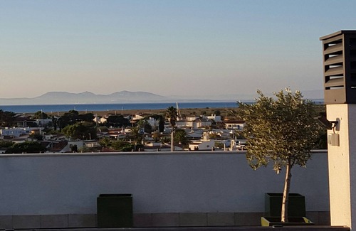 Santa Margarida Apartment | Penthouse-roof terrace -solarium of 60m2-wifi-indoor parking-pool-airco