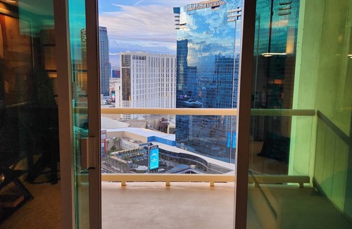 Las Vegas House | Penthouse Studio with Balcony! Strip View