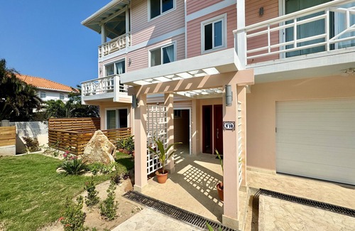 Lighthouse Estates Apartment | Penthouse Suite @ Casa Rosada, Lighthouse Estates, West Bay