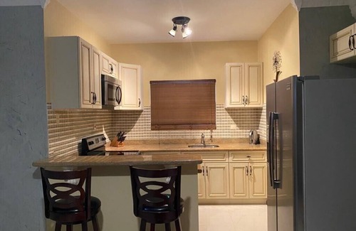 West Gate Hills Apartment | Penthouse Suite - Minutes from the beach!
