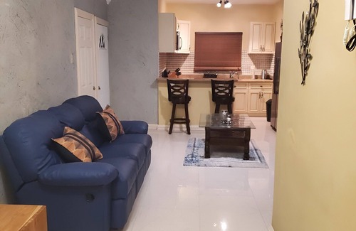 West Gate Hills Apartment | Penthouse Suite - Minutes from the beach!