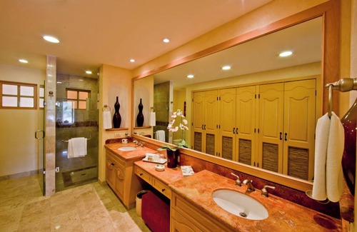 Flamingos Resort | PENTHOUSE VIEWS! BradAndJoeyRentals Sunsets, beach & city lights