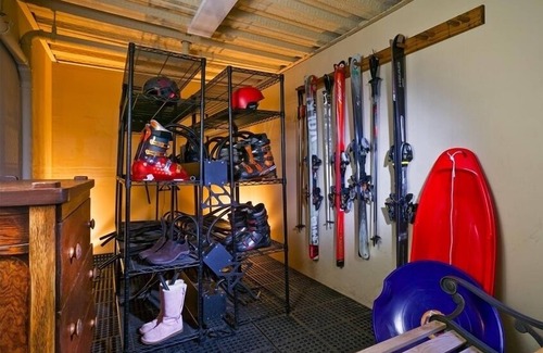 Aspen Condo | Penthouse W/Dynamite Views - #417 Walk to Lifts & Downtown