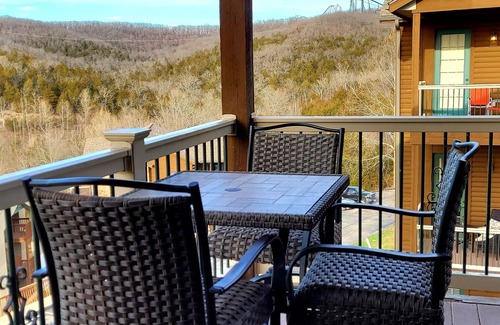 Indian Point Condo | Penthouse w/Lake View & private deck- next to SDC