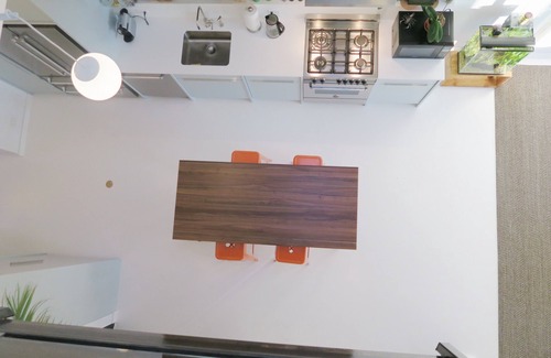 Hunters Point House | Penthouse w/large rooftop Manhattan skyline in 2 family Townhome