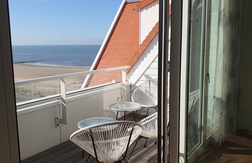 Cadzand-Bad Apartment | Penthouse "Windkracht 10 " at the beach of Cadzand with indoor pool!
