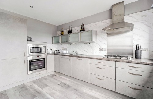 Glasgow Westend Apartment | Penthouse with Bar at Glasgow Hydro & SECC