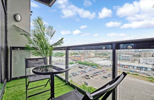 Glasgow Westend Apartment | Penthouse with Bar at Glasgow Hydro & SECC