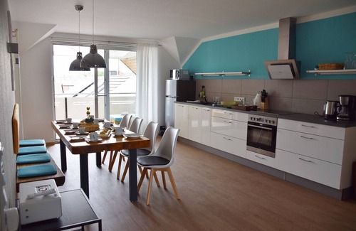 Kulsheim Apartment | Penthouse with loggia (170 sqm) with 4 bedrooms and 2 bathrooms