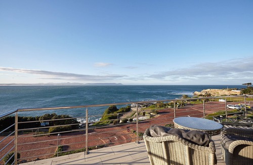 Hermanus City-Centre Apartment | Penthouse with unsurpassed ocean views