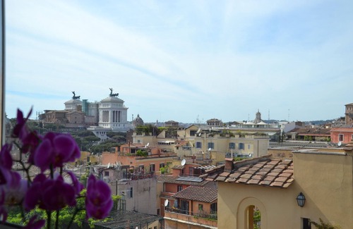 Monti Apartment | PENTHOUSE WITH VIEW NEAR THE COLOSSEUM