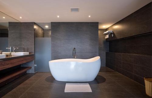 Tay Ho Apartment | Pentstudio 2