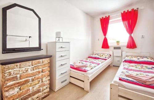 Zajeci House | Penzion bazén víno sklep U Palečků