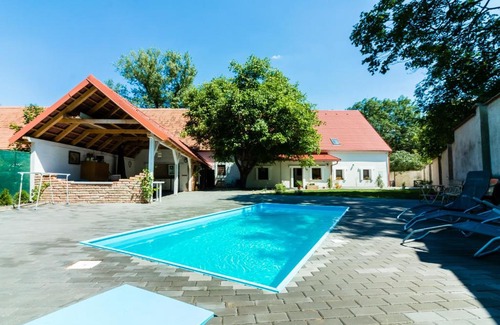 Dalesice House | Penzion u Zámku Dalešice pro 20 osob