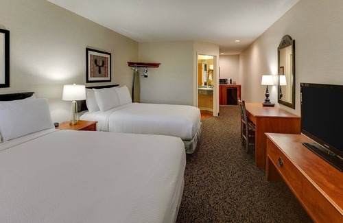 Peoria Hotel | Peoria Rustic Stay! Deluxe 2 Double, Stoney Creek, Easy I-74 Access | 3 Units