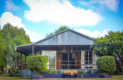 Broke Cottage | Peppercorn Cabin - Cosy cabin just for 2, with fireplace and close to popular wedding venues