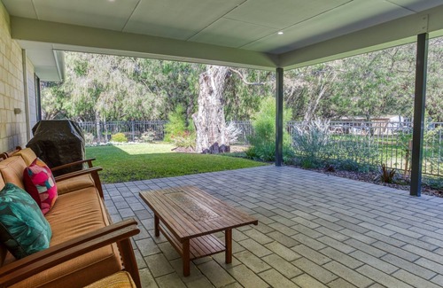 Abbey House | Peppermint Breeze – A Luxurious Retreat Surrounded by Nature