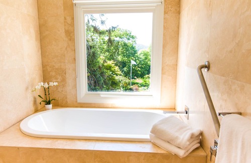 Bowral Hotel | Peppers Craigieburn