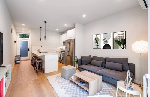 Wallingford House | Perch - Charming 2BR with parking, AC, and a rooftop view