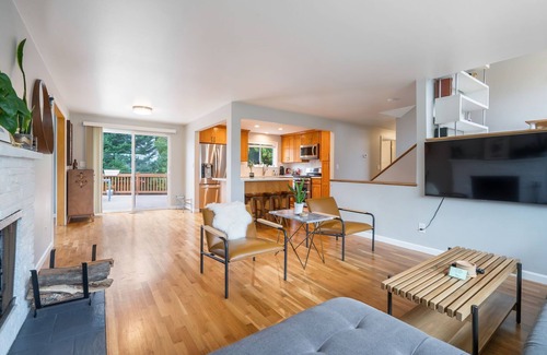 Shoreline House | Perch - Gathering Spot: Spacious 5BR home in Shoreline