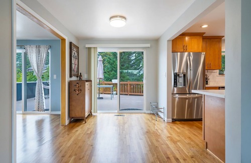 Shoreline House | Perch - Gathering Spot: Spacious 5BR home in Shoreline