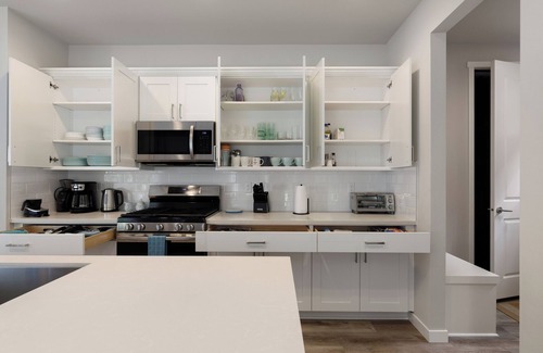 Oak Harbor House | Perch - Modern End-Unit Surrounded by Nature