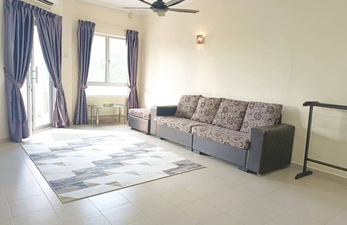 Bandar Penawar Resort | Percutian yang tenang dengan kolam renang yang bersih, taman riadah, dan pantai