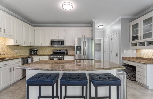Northwest Raleigh House | Percy Manor - Pool, Fire Pit, Games and More!
