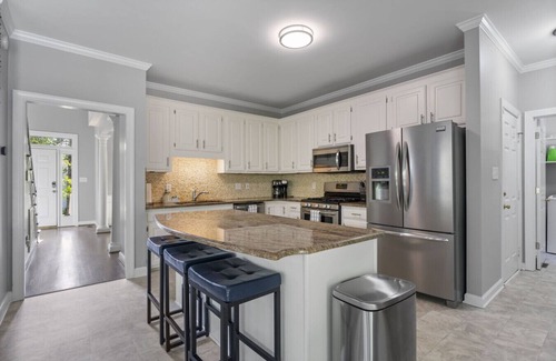 Northwest Raleigh House | Percy Manor - Pool, Fire Pit, Games and More!