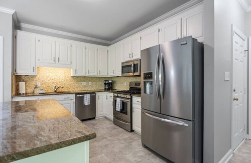 Northwest Raleigh House | Percy Manor - Pool, Fire Pit, Games and More!
