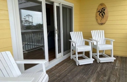 Innerarity Townhomes House | Perdido Bay Townhouse close to beach, pool access, two viewing decks!