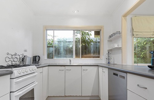 Peregian Beach Cottage | Peregian Beach Shack - Quintessential coastal chic beachfront shack