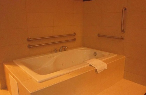 Monmouth Junction Hotel | Perfect Stay at Red Carpet Inn Monmouth! Free Breakfast!